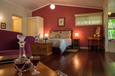 The Falls Montville - Accommodation Yamba 1