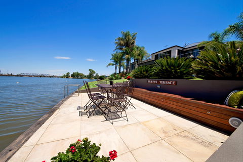 Waterfront Holiday Houses - Accommodation Yamba 0