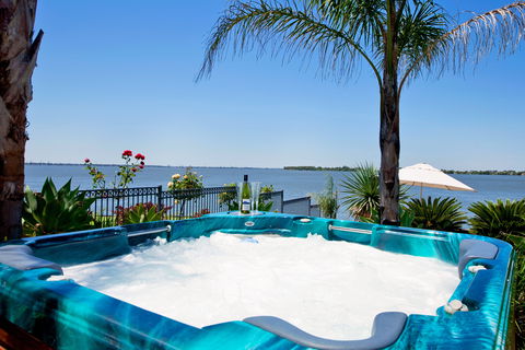 Waterfront Holiday Houses - Accommodation Yamba 1