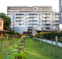 Honeysuckle Executive Apartments - Accommodation Yamba