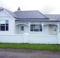 Calgary House  Cottage Accommodation - Accommodation Yamba
