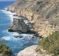 Island Rock and Natural Bridge - Accommodation Yamba