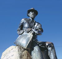 Paddy Hannans Statue - Accommodation Yamba
