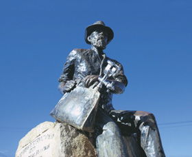 Paddy Hannans Statue - Accommodation Yamba 0