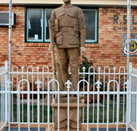 Soldier Statue Memorial Chinchilla - Accommodation Yamba