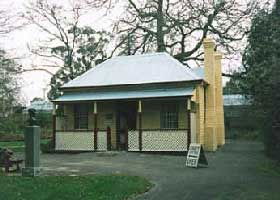Adam Lindsay Gordon Cottage - Accommodation Yamba 0