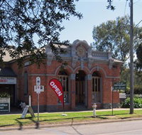 Old Post Office Seymour - Fine Art Gallery  Licensed Restaurant - Accommodation Yamba