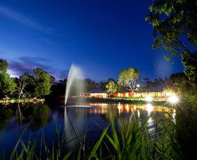 Savannah Visitor Plaza, Taronga Western Plains Zoo Dubbo - Accommodation Yamba 3