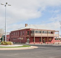 Kellys Rugby Hotel and Bottle Shop - Accommodation Yamba