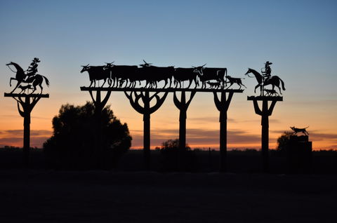 Long Paddock - Cobb Highway Touring Route - Accommodation Yamba 0