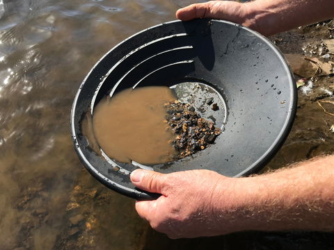 Tuena Panning For Gold - Accommodation Yamba 0