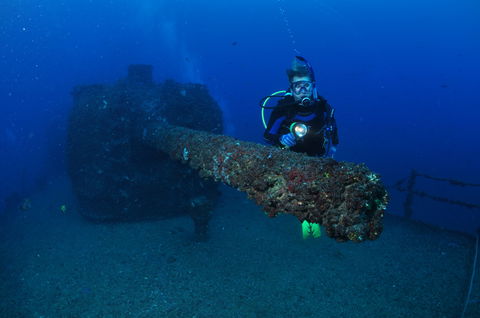 HMAS Brisbane Dive Site - Accommodation Yamba 1