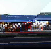 Kelly  Gemelli - Art and Design - Accommodation Yamba