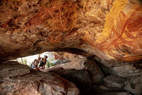 Arnhem Land Injalak Hill Full-Day Tour From Jabiru - Accommodation Yamba 1