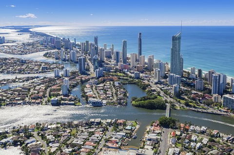 Gold Coast Airport Transfers : Airport OOL To Gold Coast City In Luxury Car - Accommodation Yamba 4