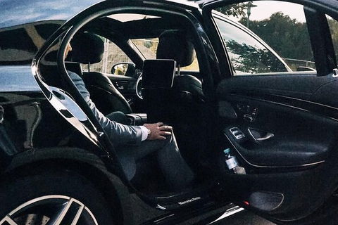 Departure Private Transfers: Adelaide To Adelaide Airport ADL In Business Car - Accommodation Yamba 4