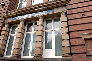 Don't Tell Tom - Accommodation Yamba 0