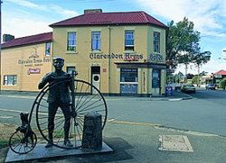 Clarendon Arms Hotel - Accommodation Yamba 0