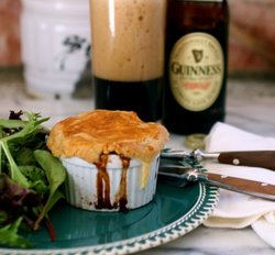 Clarendon Arms Hotel - Accommodation Yamba 3