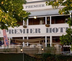 Premier Hotel - Accommodation Yamba 0