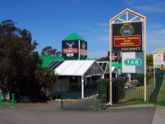 Oaks Hotel - Accommodation Yamba 1