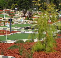 18 Hole Mini Golf - Club Husky - Accommodation Yamba