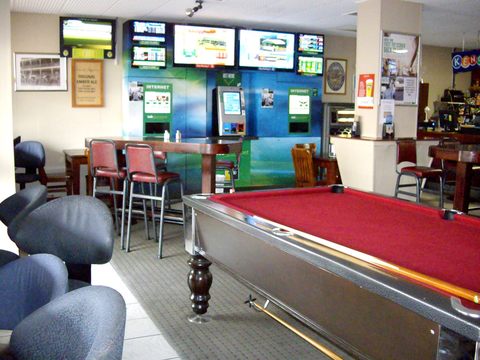 Oxford Hotel - Accommodation Yamba 3