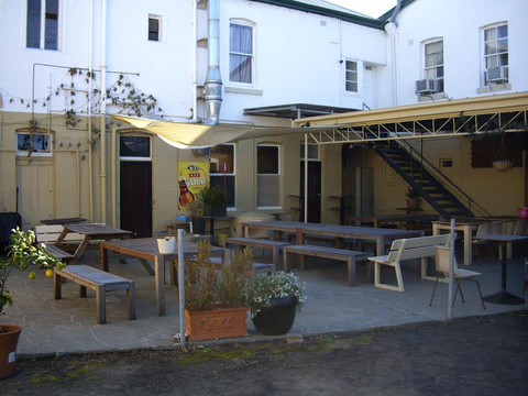 Oxford Hotel - Accommodation Yamba 4