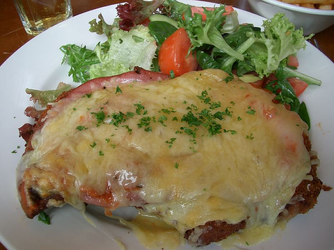 Raglan Tavern - Accommodation Yamba 0