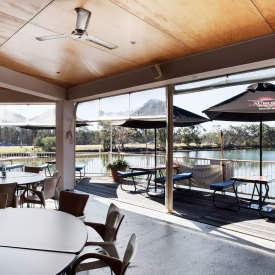 Waterfront Hotel - Accommodation Yamba 2