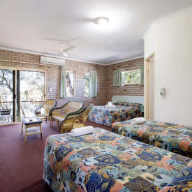 Waterfront Hotel - Accommodation Yamba 3