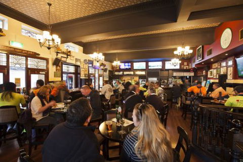 P.J. Gallagher's - Accommodation Yamba 2