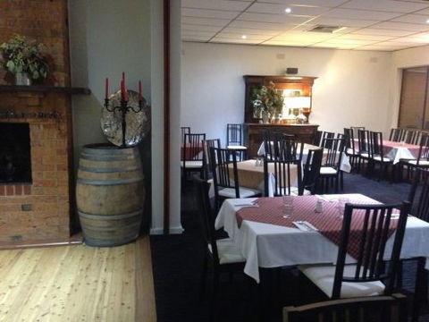 Moyhu Hotel - Accommodation Yamba 2