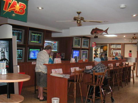 Jacobs Well Bayside Tavern - Accommodation Yamba 2