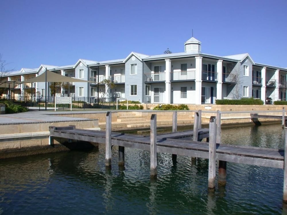 Halls Head WA Accommodation Yamba