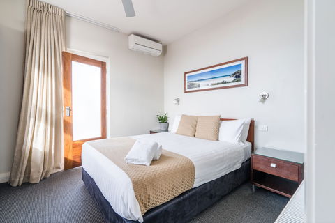 The Huskisson - Accommodation Yamba 2