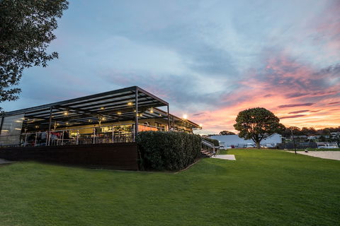 The Huskisson - Accommodation Yamba 0