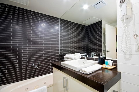 Lorne Bay View Motel - Accommodation Yamba 3