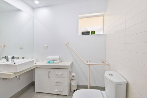 Lorne Bay View Motel - Accommodation Yamba 1