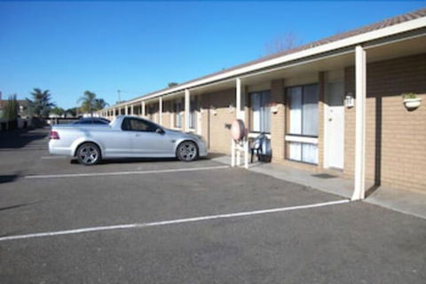 Country Home Motor Inn - Accommodation Yamba 0