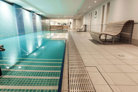 Oaks Glenelg Plaza Pier Suites - Accommodation Yamba 3