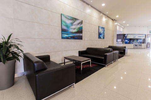 Oaks Glenelg Plaza Pier Suites - Accommodation Yamba 5