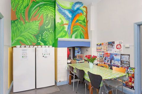 Blue Parrot Backpackers - Accommodation Yamba 5