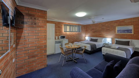Gunsynd Motor Inn - Accommodation Yamba 2