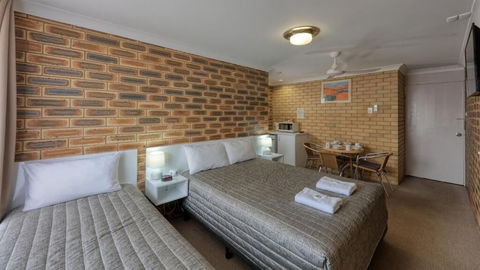 Gunsynd Motor Inn - Accommodation Yamba 5