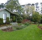 The Little House on the Hill - Accommodation Yamba