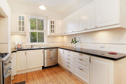 Poets Cottage Fireplace Close To Treks - Accommodation Yamba 2