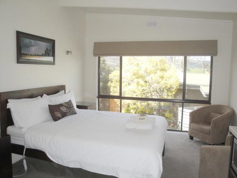 Off Mountain Accommodation - Accommodation Yamba 4