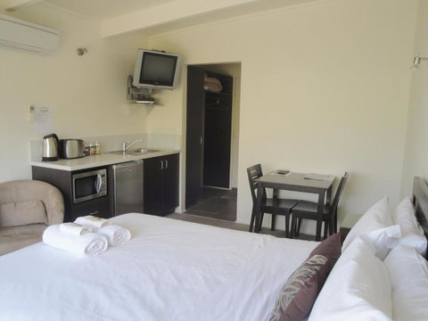 Off Mountain Accommodation - Accommodation Yamba 6