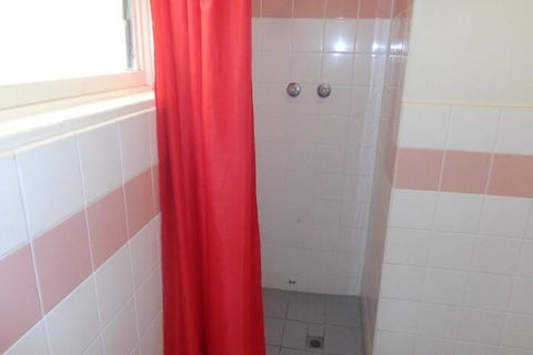 Adelaide Backpackers Travellers Inn - Accommodation Yamba 3